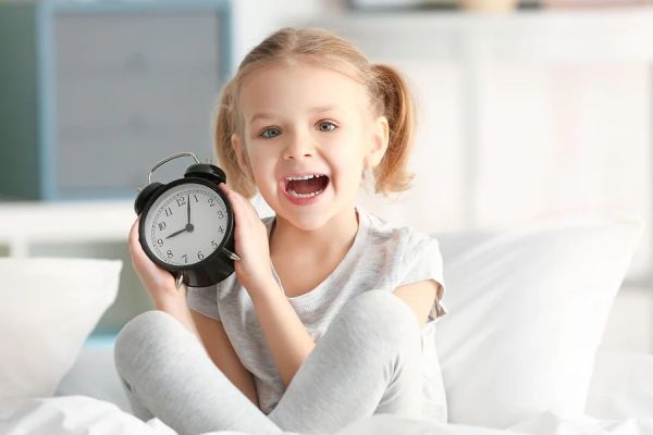 Daylight saving is ending:  Tips to help kids adjust their body clock faster!