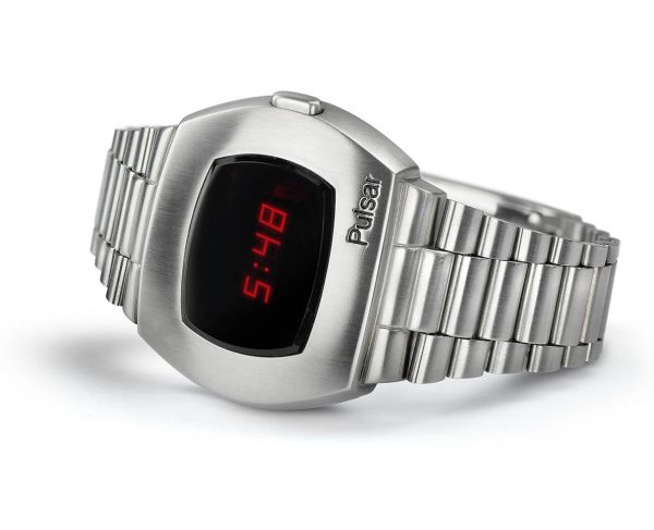 How do digital watches keep accurate time?
